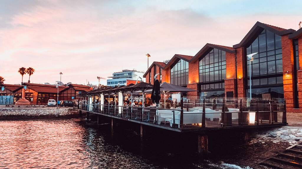 Romantic Seaside Dining Destinations